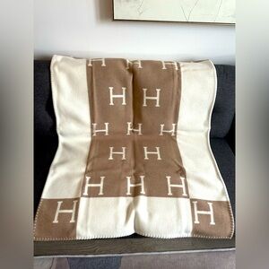 BNIB HERMES Avalon Baby Blanket